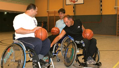 Baskelballspieler im Rollstuhl