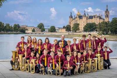 Band aus Jugendlichen als Gruppenfoto