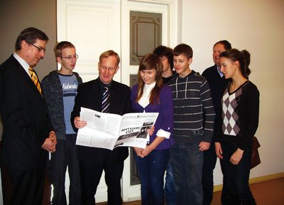 Schüler und lehrer der Englischen Schuler in Tallinn.