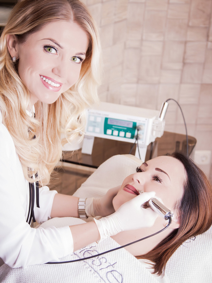 Céleste Schwerin & Angela Iovu Permanent-make-up Artist Über 15 Jahre Erfahrung als Permanent-Make-Up-Artist - Schwerin Live